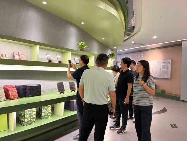 赤壁市委及相关部门负责人详细介绍全市国企功
